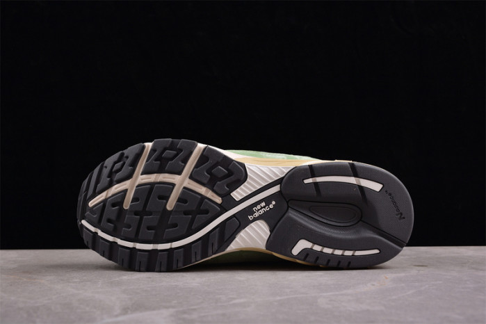 new balance 993 miusa teddy santis chive u993gw