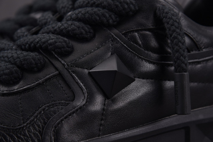 v*lentino garavani one stud sneakers m237035