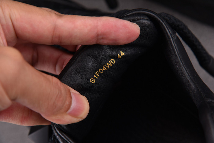 v*lentino garavani one stud sneakers m237035