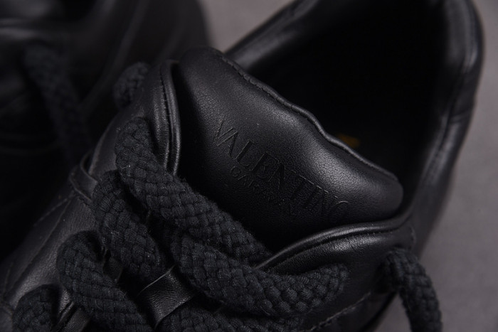 v*lentino garavani one stud sneakers m237035