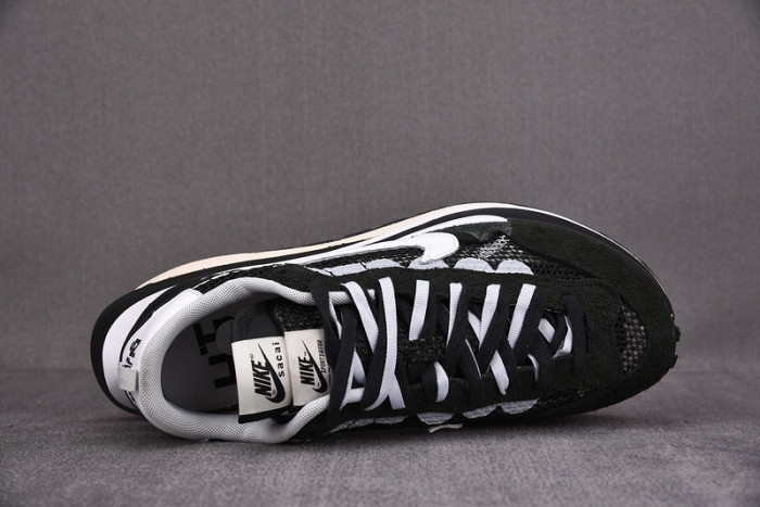 nike vaporwaffle sacai black white cv1363-001