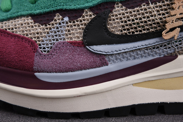 nike vaporwaffle sacai villain red neptune green dd3035-200