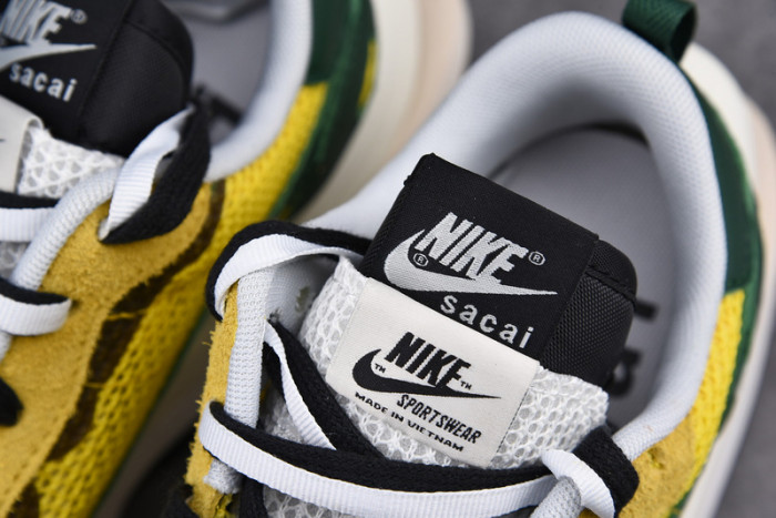 nike vaporwaffle sacai tour yellow stadium green cv1363-700