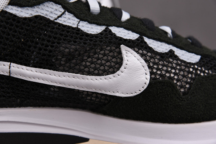 nike vaporwaffle sacai black white cv1363-001