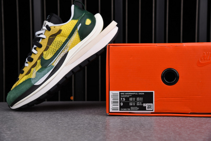nike vaporwaffle sacai tour yellow stadium green cv1363-700