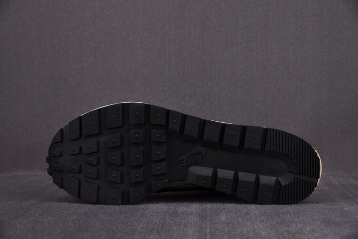 nike vaporwaffle sacai villain red neptune green dd3035-200