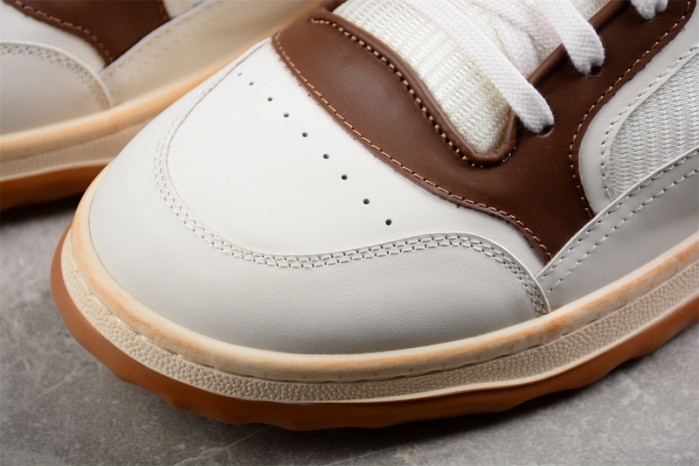 G*u*i* trainer sneaker 104