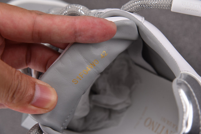 v*lentino garavani one stud sneakers m237034