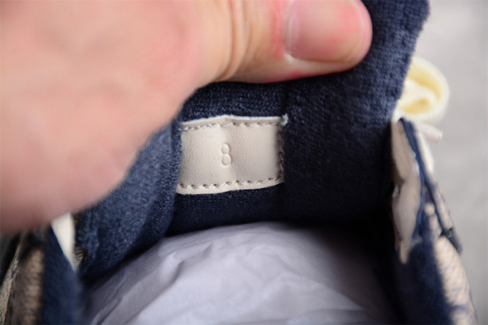 G*u*i* trainer sneaker 107