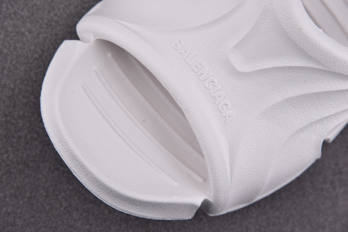 balenciag* sandal 13