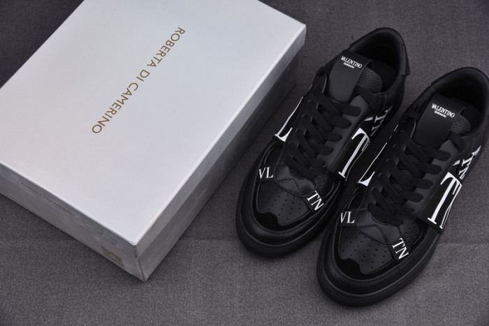 v*lentino garavani white vl7n sneakers m237003