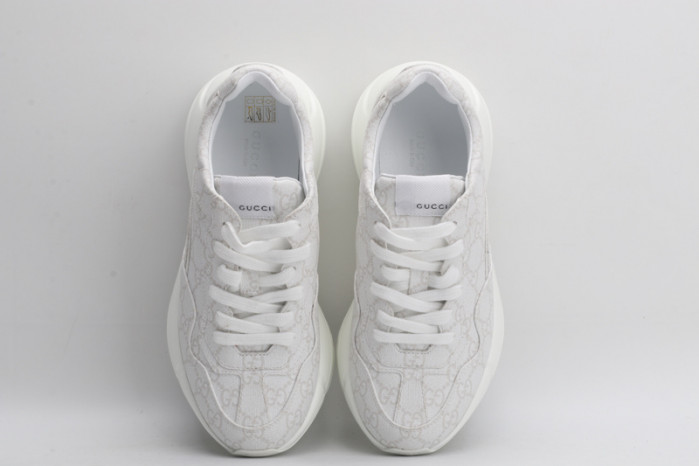 G*u*i* trainer sneaker 88