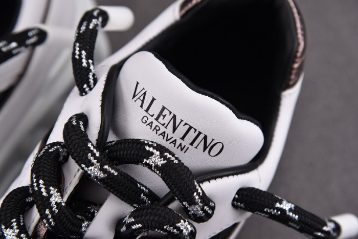 v*lentino garavani one stud sneakers m237037