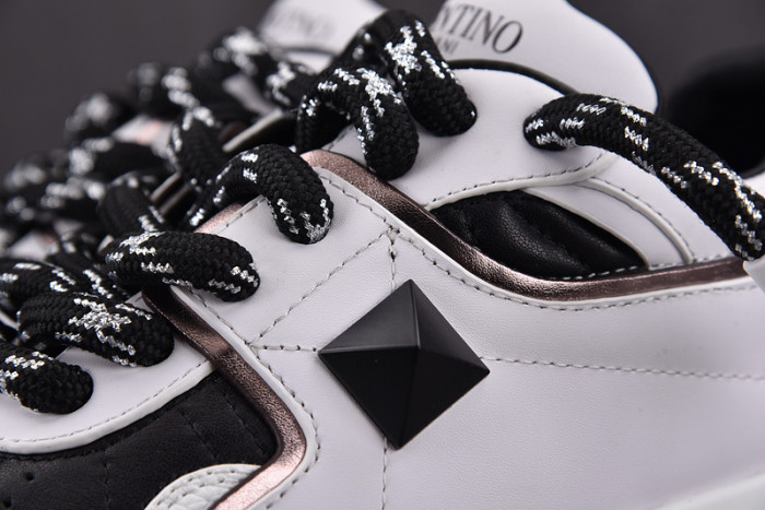 v*lentino garavani one stud sneakers m237037