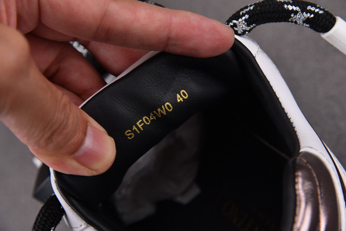 v*lentino garavani one stud sneakers m237037