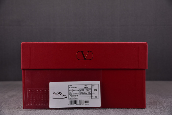 v*lentino garavani one stud sneakers m237037