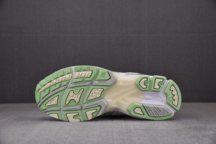 As*ic*s gel-kayano 14 white jade (women