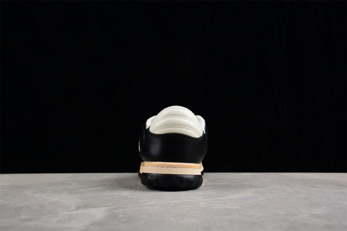 G*u*i* trainer sneaker 101