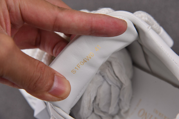 v*lentino garavani one stud sneakers m237036