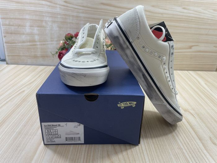 VA& SNEAKER