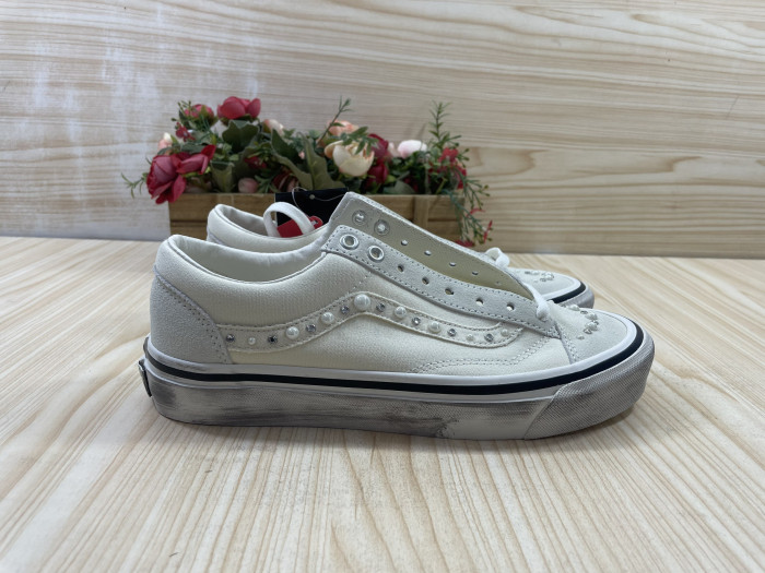 VA& SNEAKER