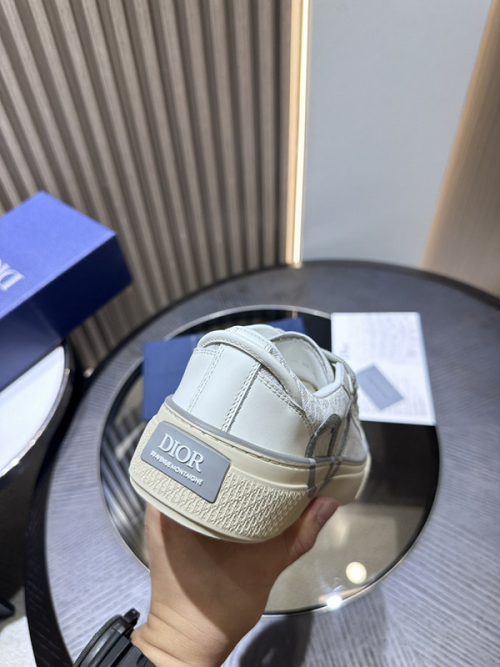 D10R SNEAKER
