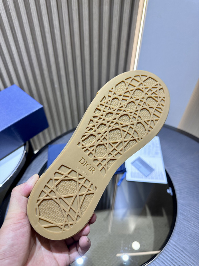 D10R SNEAKER