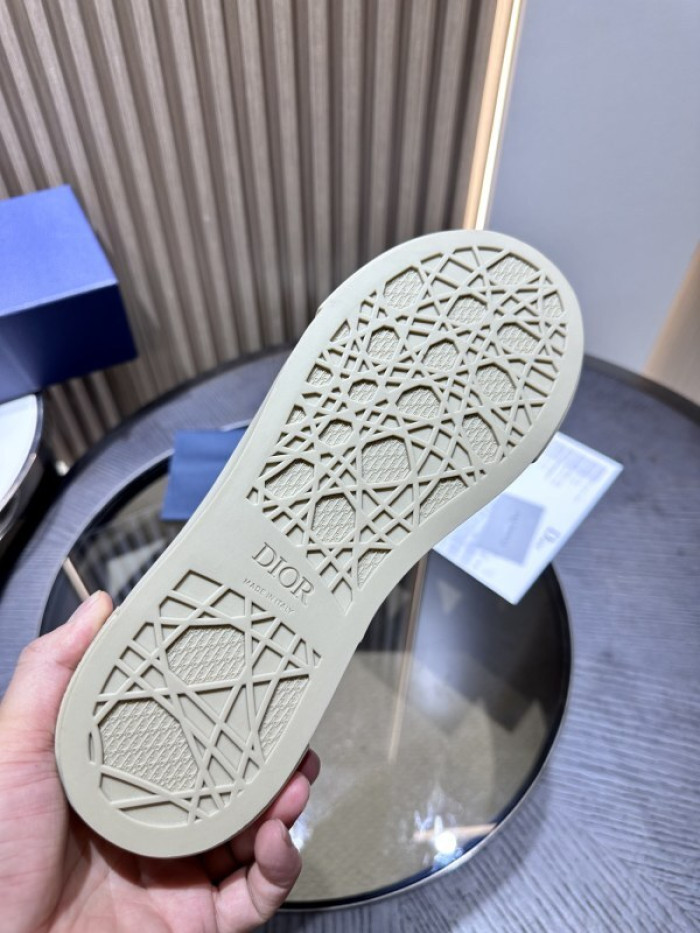 D10R SNEAKER