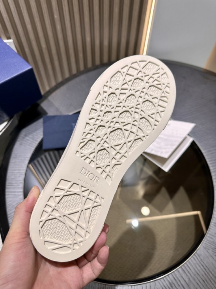 D10R SNEAKER