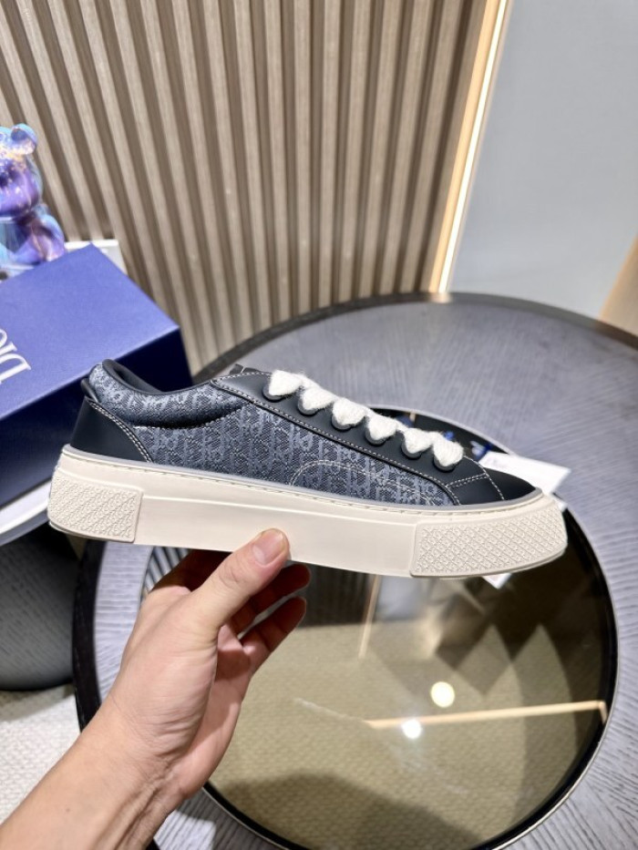 D10R SNEAKER