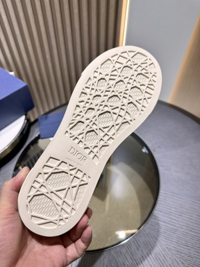 D10R SNEAKER