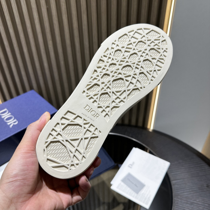 D10R SNEAKER