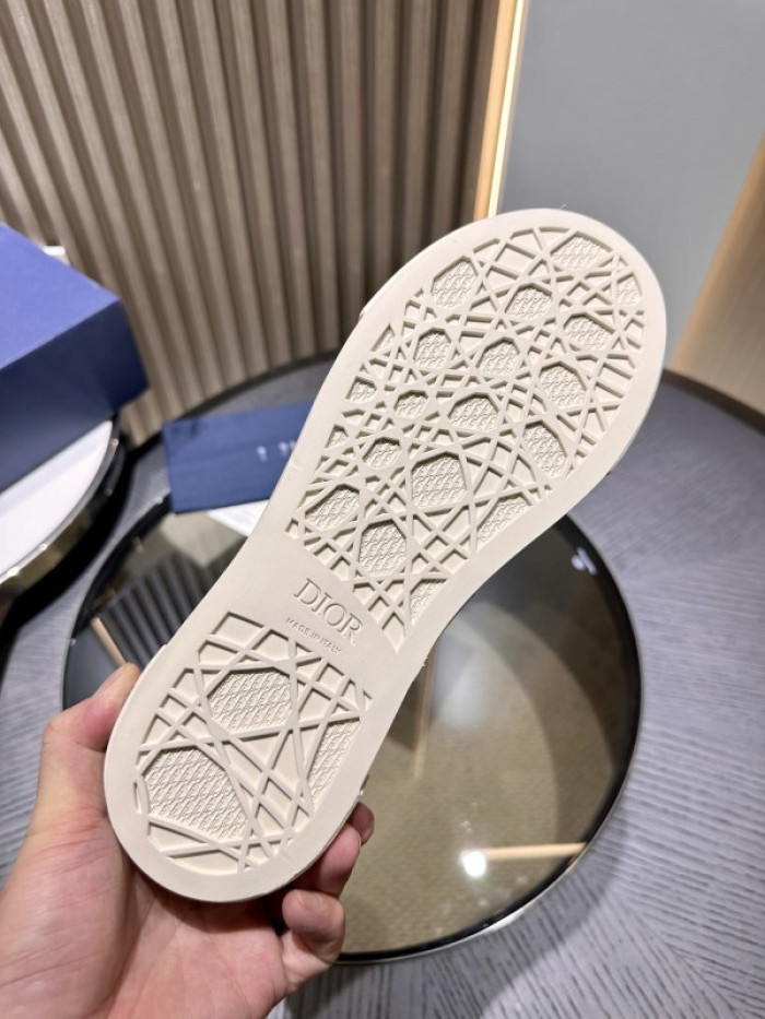 D10R SNEAKER