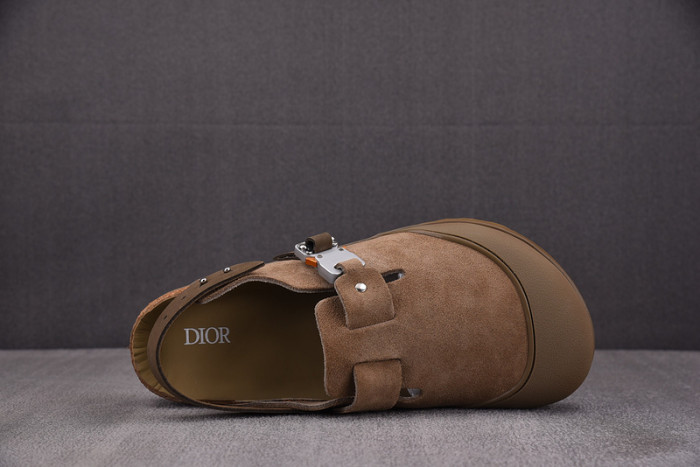 d10r sandal