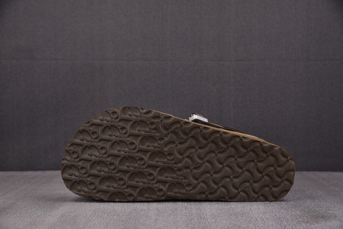 d10r sandal