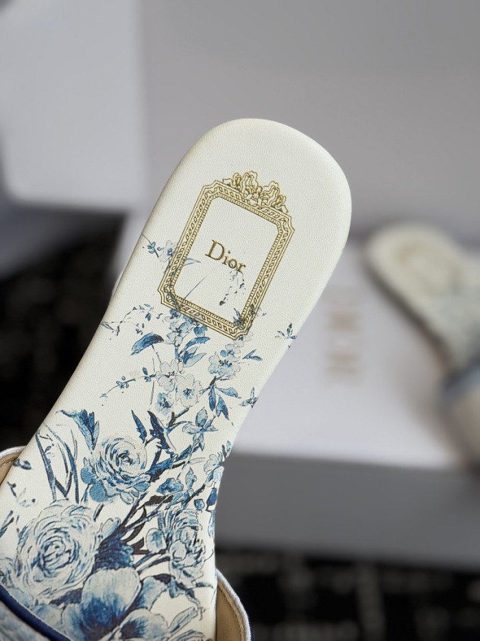 d10r sandal