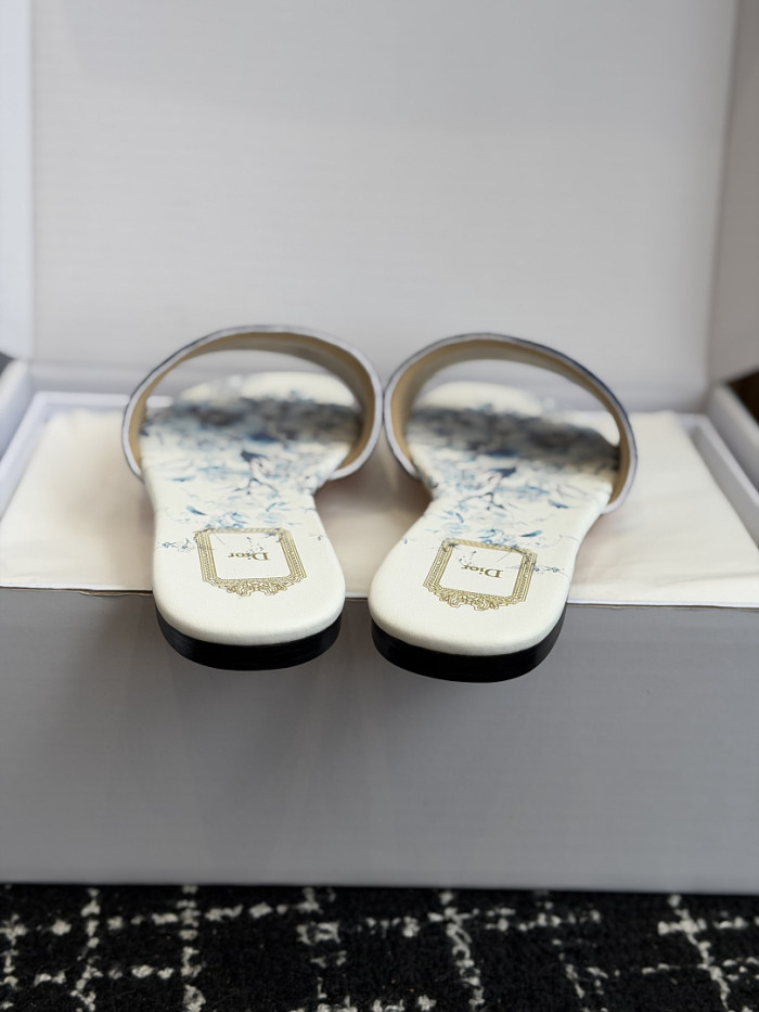 d10r sandal