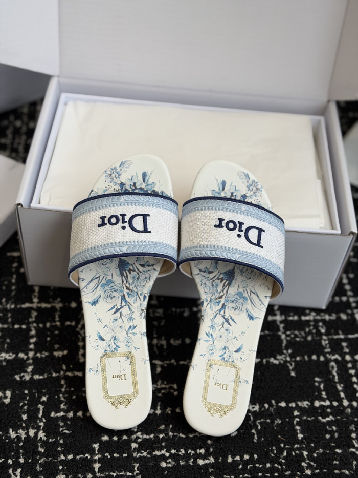 d10r sandal