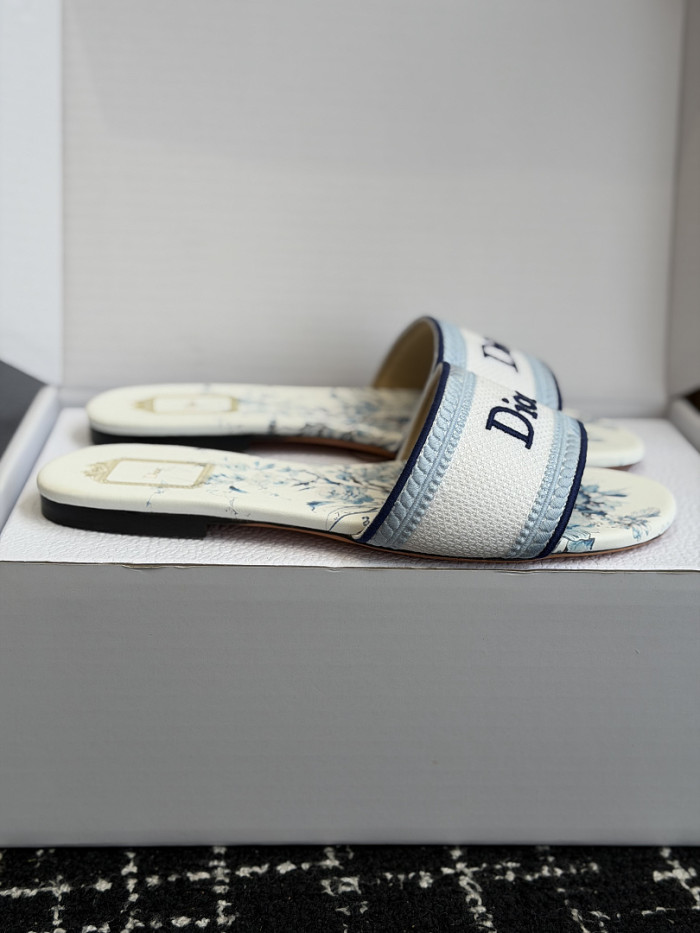 d10r sandal