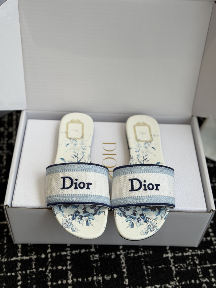 d10r sandal