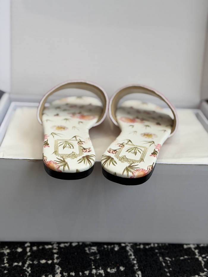 d10r sandal