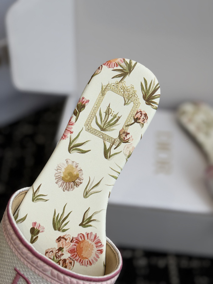 d10r sandal