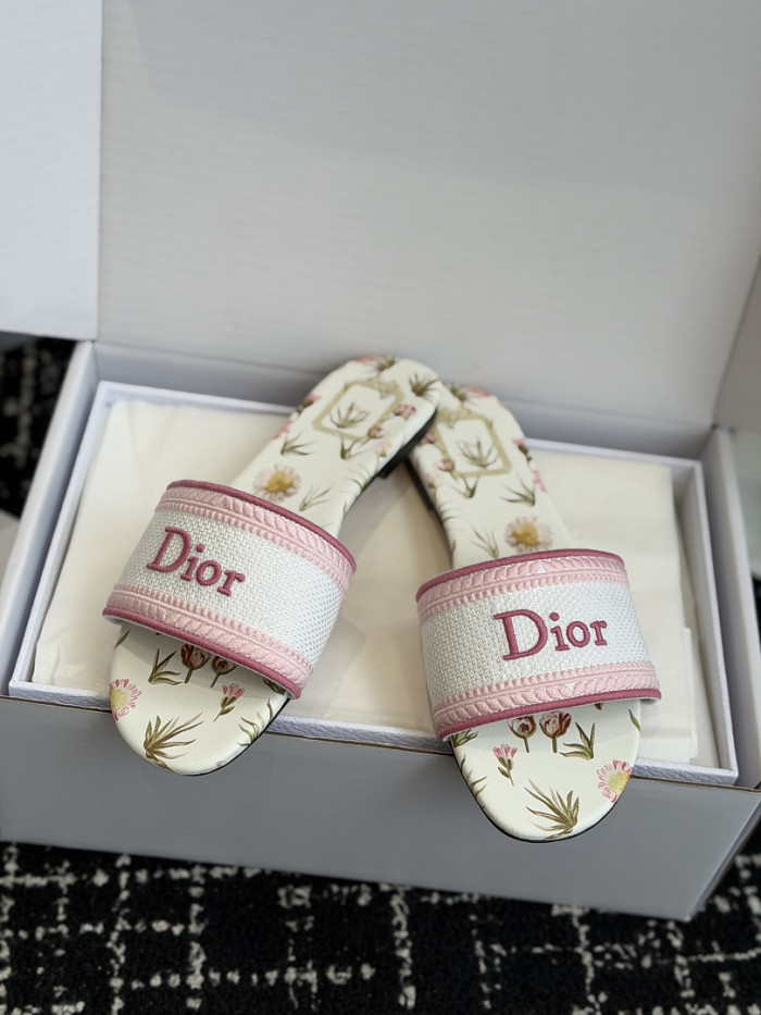 d10r sandal