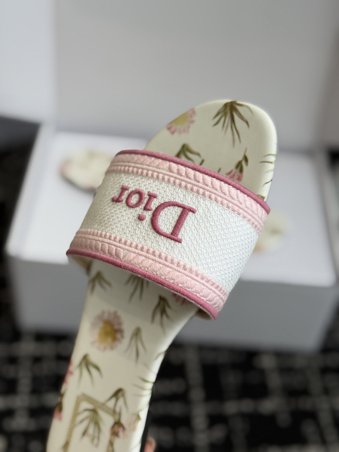 d10r sandal
