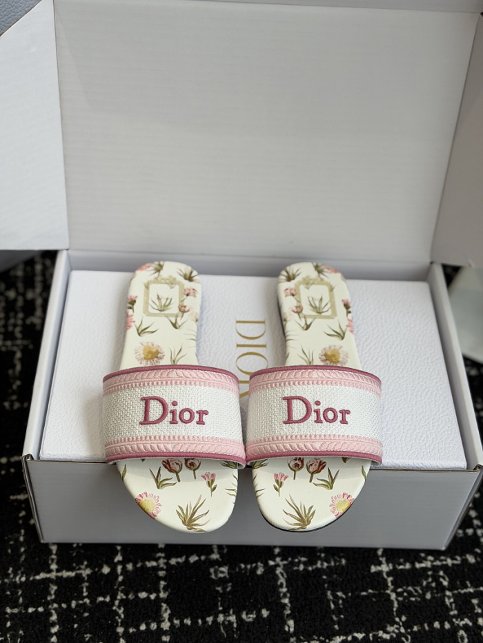 d10r sandal