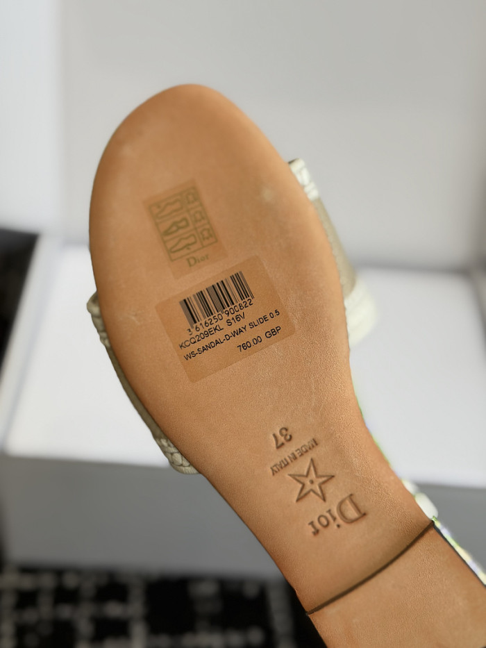 d10r sandal