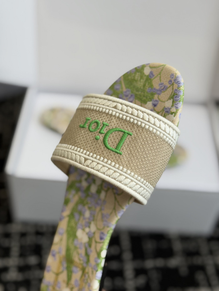 d10r sandal