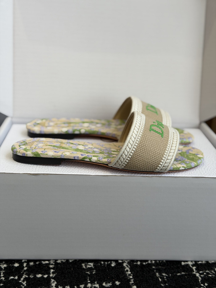 d10r sandal