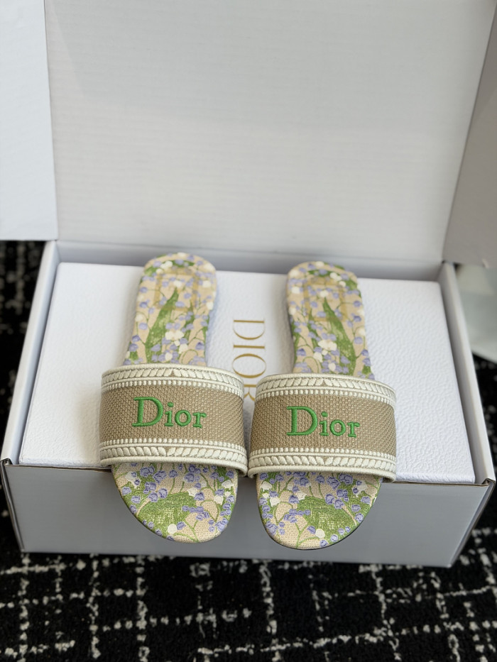 d10r sandal