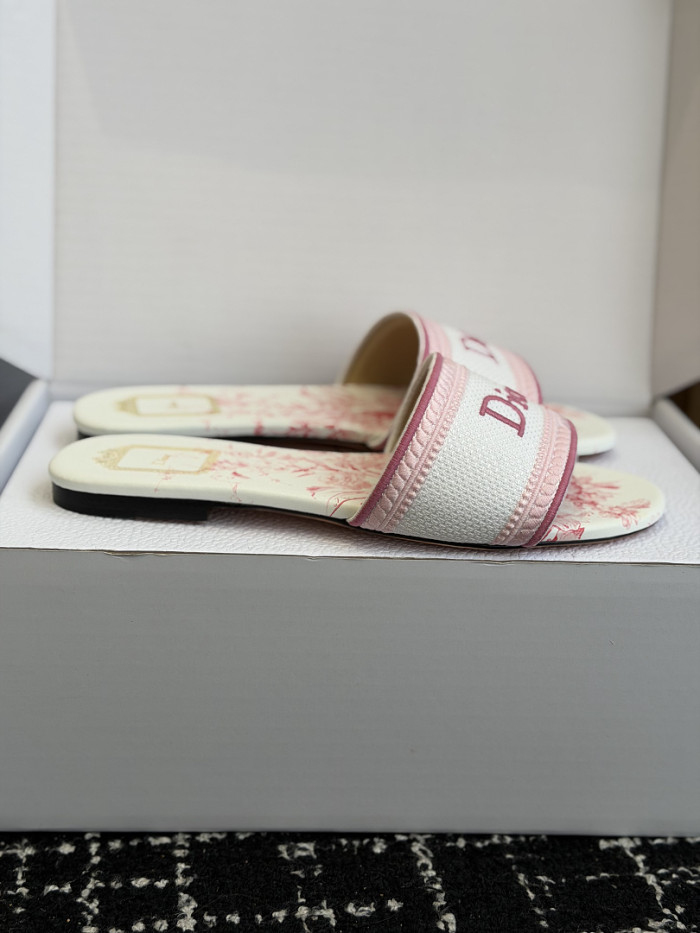 d10r sandal